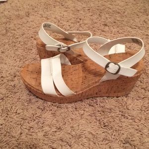 White cream colored sandal Like New condition